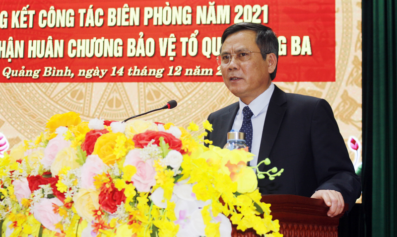  Đồng chí Chủ tịch UBND tỉnh biểu dương các thành tích của lực lượng BĐBP tỉnh trong năm qua.