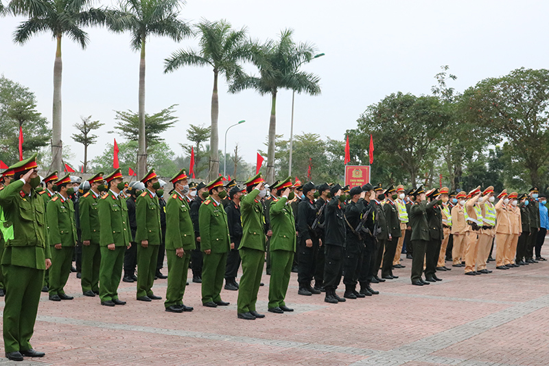 Lễ ra quân có sự tham dự đông đảo cản bộ, chiến sỹ toàn lực lượng Công an