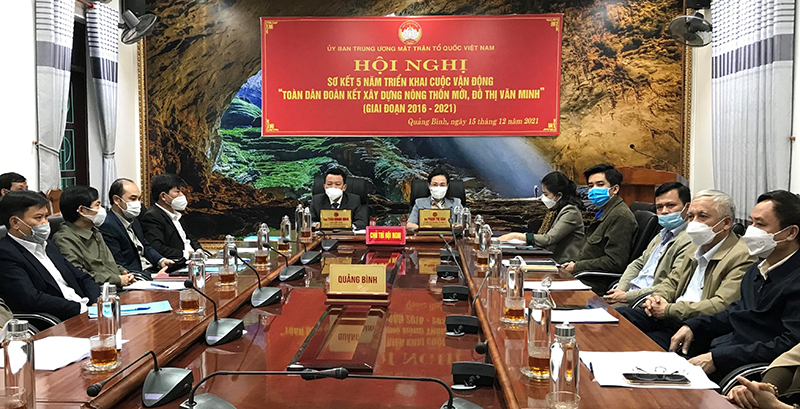 Các đại biểu dự hội nghị tại điểm cầu Quảng Bình.