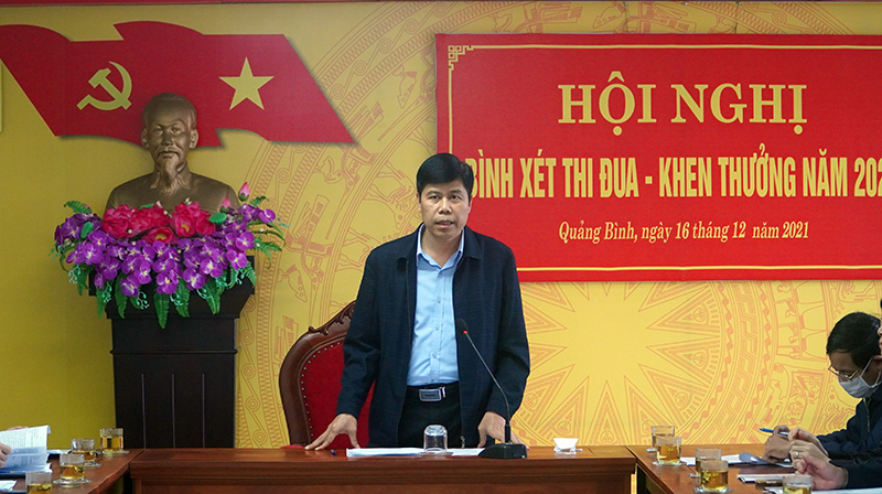 Đồng chí Phó Chủ nhiệm Thường trực UBKT Tỉnh ủy Nguyễn Anh Tuấn phát biểu tại hội nghị.