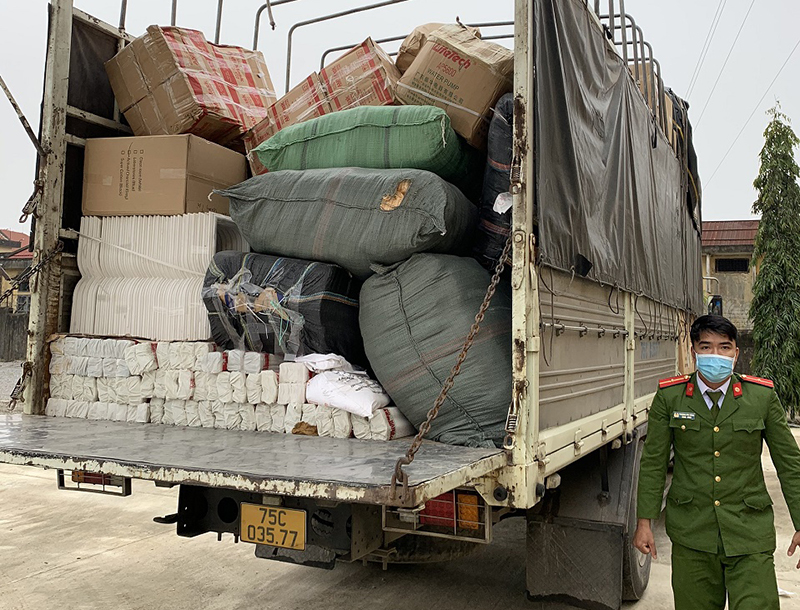 Phương tiện vận chuyển hàng hóa không rõ nguồn gốc bị Công an huyện Lệ Thủy phát hiện và bắt giữ.