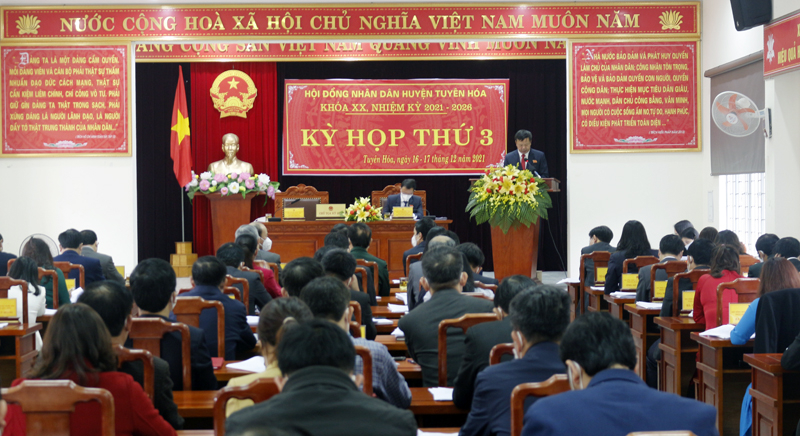 Các đại biểu thảo luận tại kỳ họp.
