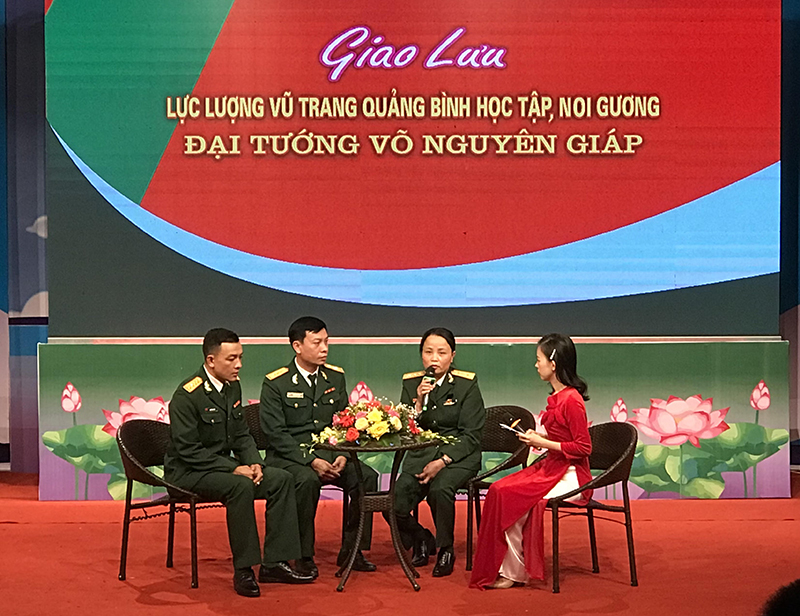Cán bộ, chiến sỹ tham gia giao lưu tại chương trình.