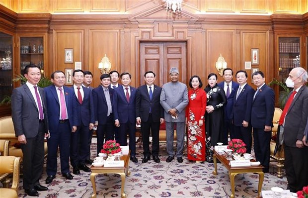 Chủ tịch Quốc hội Vương Đình Huệ và Tổng thống Ấn Độ Ram Nath Kovind cùng các đại biểu. (Ảnh: Doãn Tấn/TTXVN)
