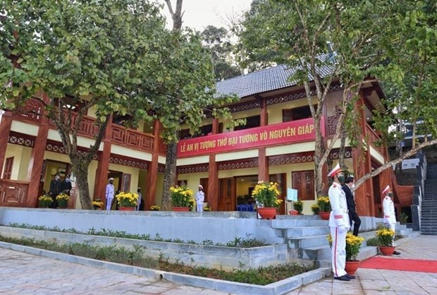 Khu tưởng niệm Đại tướng Võ Nguyên Giáp tại di tích Sở Chỉ huy Chiến dịch Điện Biên Phủ. (Ảnh: Xuân Tư/TTXVN)