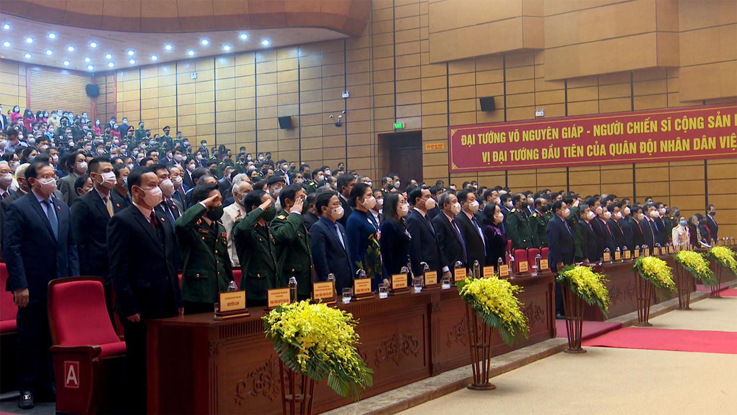 Các đại biểu tham dự buổi lễ.