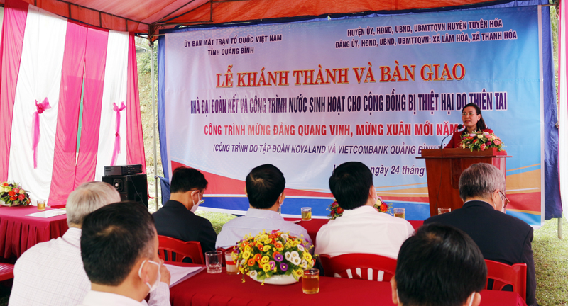 Đồng chí Phạm Thị Hân, Chủ tịch Ủy ban MTTQVN tỉnh phát biểu tại buổi lễ.