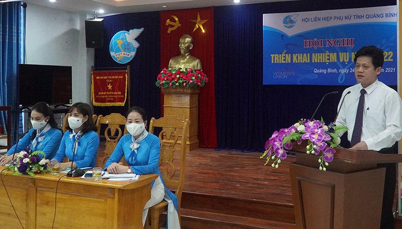 Đồng chí Trưởng ban Dân vận Tỉnh ủy Lê Văn Bảo phát biểu chỉ đạo tại hội nghị.