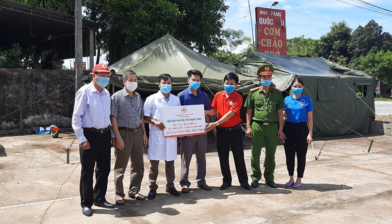 Hội CTĐ tỉnh chia sẻ khó khăn cùng lực lượng tuyến đầu tham gia phòng, chống dịch Covid-19. 