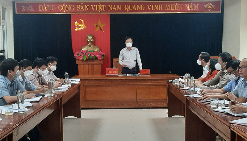 Đồng chí Trưởng ban Nội chính Tỉnh uỷ Nguyễn Lương Bình phát biểu chỉ đạo tại buổi làm việc với Ban Thường vụ Huyện ủy Quảng Trạch và các cơ quan tố tụng cấp huyện.