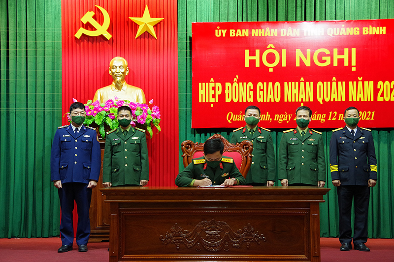 Các đơn vị ký biên bản hiệp đồng giao, nhận công dân nhập ngũ năm 2022