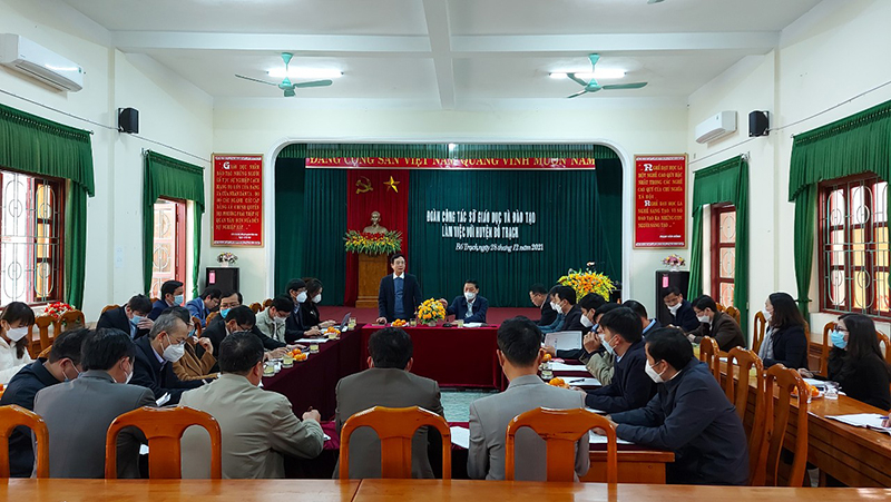 Các đại biểu tham dự buổi làm việc