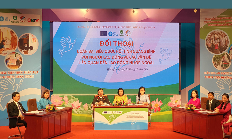 Chương trình đối thoại về nội dung đưa người Việt Nam đi làm việc tại nước ngoài.