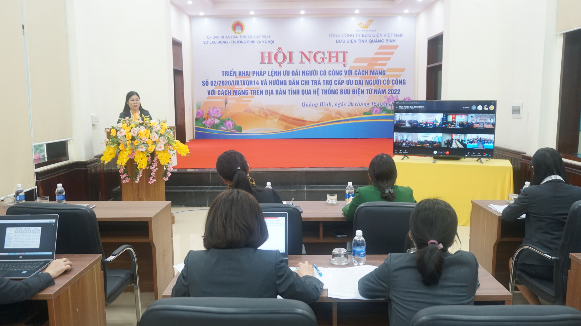 Các đại biểu tham dự hội nghị tại điểm cầu Bưu điện Quảng Bình.