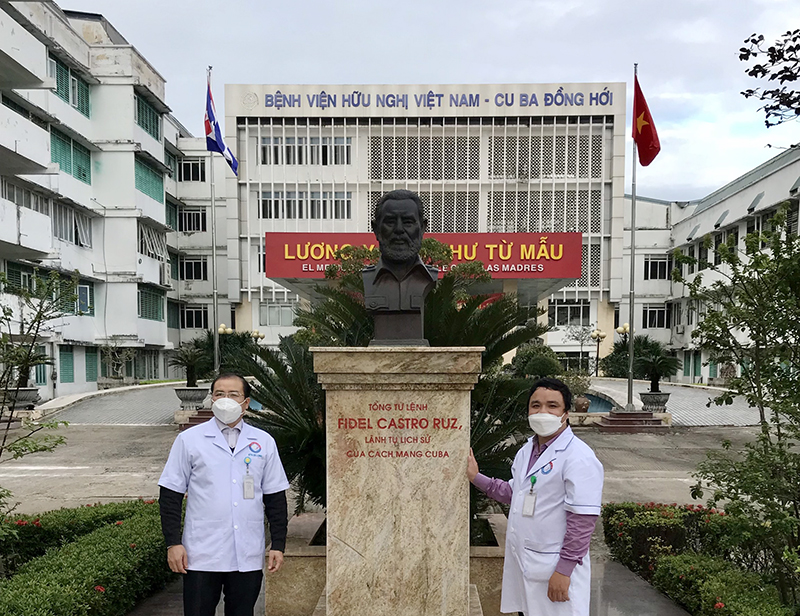 Tượng Chủ tịch Fidel Castro trong khuôn viên Bệnh viện hữu nghị Việt Nam-Cuba Đồng Hới. Ảnh: Đào Giang Sơn 