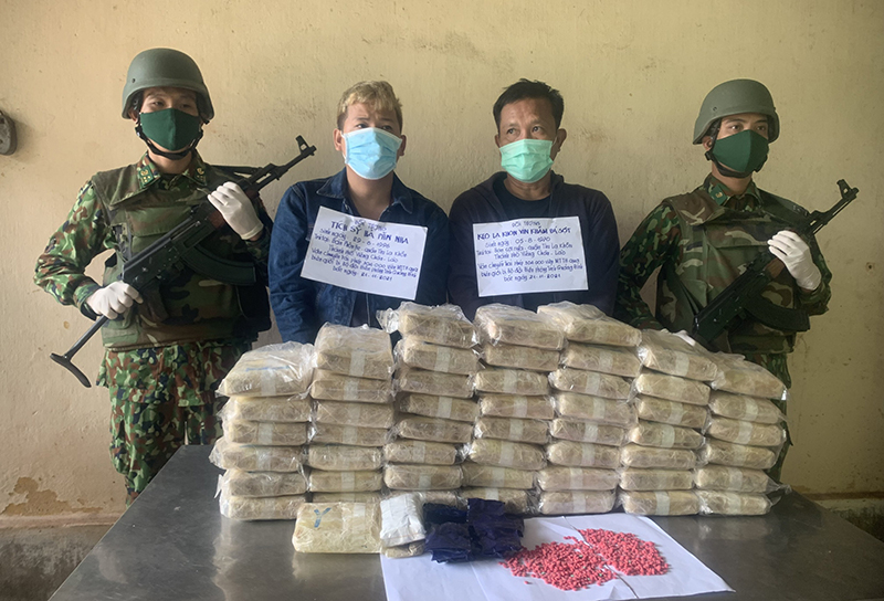 Các đối tượng và tang vật trong đường dây buôn bán, vận chuyển ma túy xuyên quốc gia trong Chuyên án QB 1121.