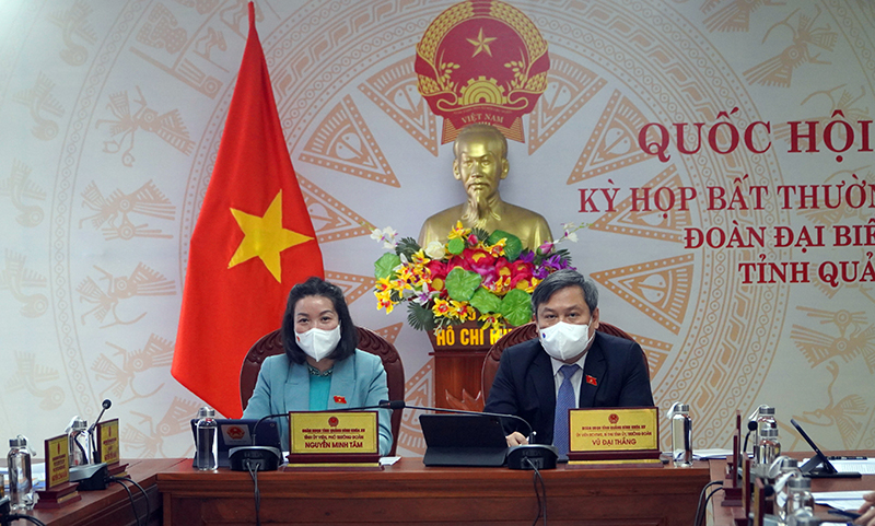 Đồng chí Trưởng đoàn ĐBQH Vũ Đại Thắng và Phó trưởng đoàn ĐBQH Nguyễn Minh Tâm điều hành phiên họp