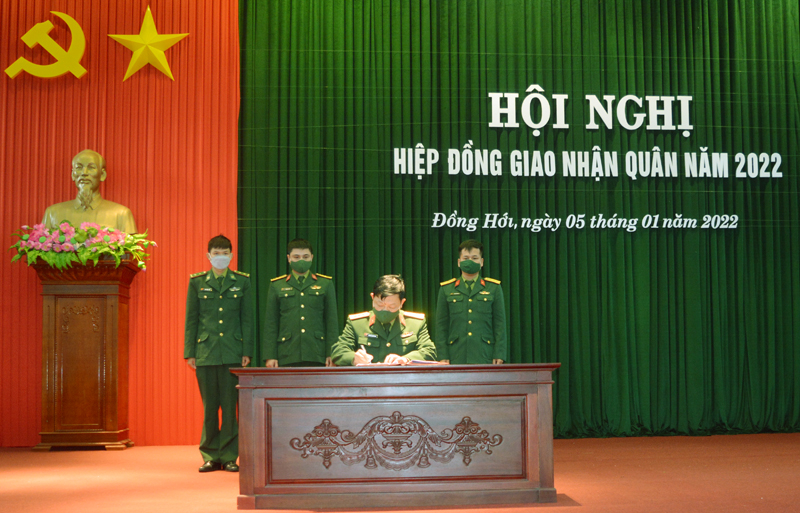 Các đơn vị ký biên bản hiệp đồng, giao nhận quân nhập ngũ năm 2022.
