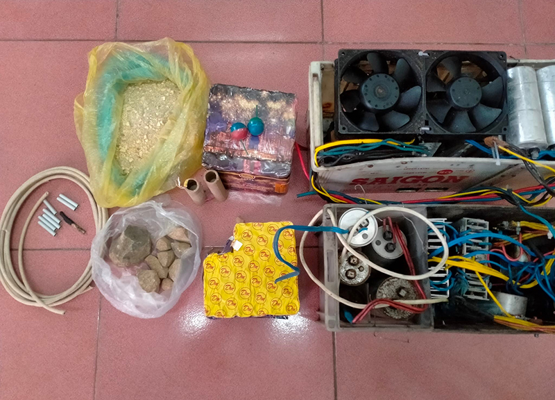 Nhờ làm tốt công tác tuyên truyền vận động nên đã có nhiều loại vũ khí, vật liệu nổ, pháo các loại, bộ kích điện... đã được người dân trên địa bàn tự giác đến giao nộp cho Đồn Biên phòng Nhật Lệ.