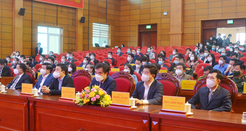 Các đại biểu dự lễ khai trương