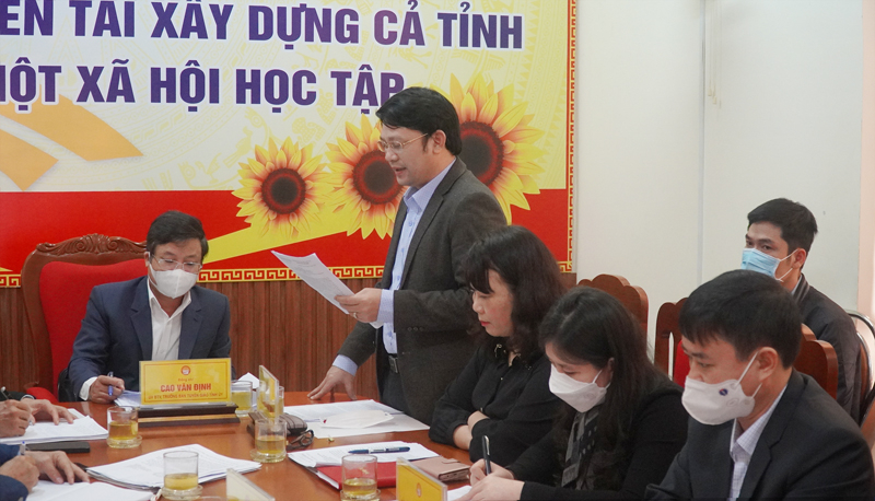 Đại diện Ban Tuyên giáo Tỉnh ủy trao đổi về các hoạt động trọng tâm của Hội Khuyến học.