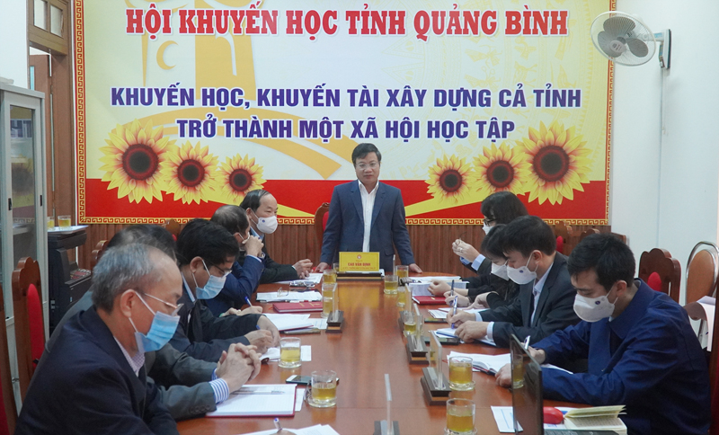Toàn cảnh buổi làm việc.