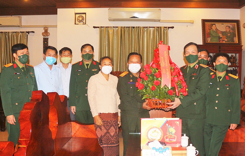 Đoàn thăm, chào xã giao, chúc Tết Đại tướng Chăn Sa Mỏn Chăn Nha Lạt, Ủy viên Bộ Chính trị, Bộ trưởng Bộ Quốc phòng Lào.