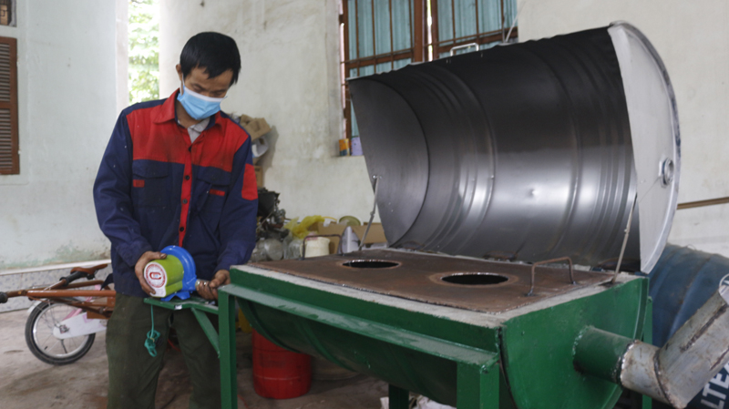 Mai Anh Hà bên chiếc bếp không khói