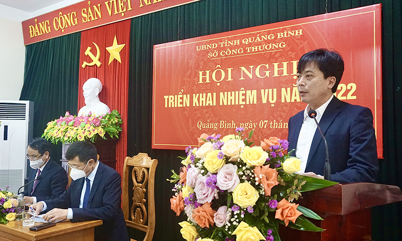 Đại biểu phát biểu thảo luận tại hội nghị.