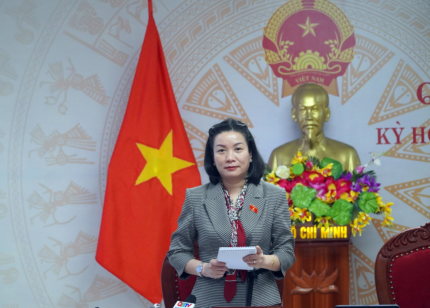 Đại biểu Nguyễn Minh Tâm phát biểu tại phiên thảo luận chiều 07/01/2022