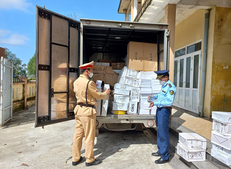 Phương tiện vận chuyển số hàng hóa là đồ điện không có hóa đơn, chứng từ chứng minh nguồn gốc.