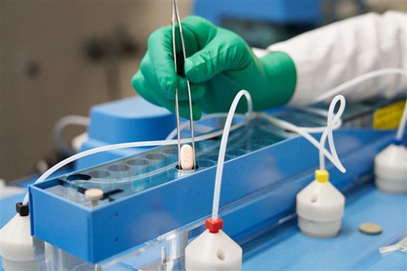 Thuốc Paxlovid điều trị COVID-19 của hãng Pfizer (Mỹ). (Ảnh: AFP/TTXVN)