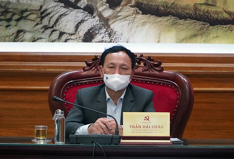 Đồng chí Phó Bí thư Thường trực Tỉnh ủy Trần Hải Châu điều hành hội nghị tại điểm cầu Quảng Bình