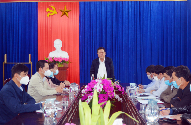 Đồng chí Bí thư Thành ủy Đồng Hới Trần Phong kết luận tại buổi làm việc với xã Lộc Ninh.