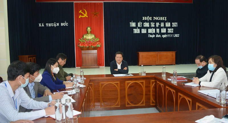 Đồng chí Bí thư Thành ủy Đồng Hới chủ trì làm việc với lãnh đạo xã Thuận Đức.