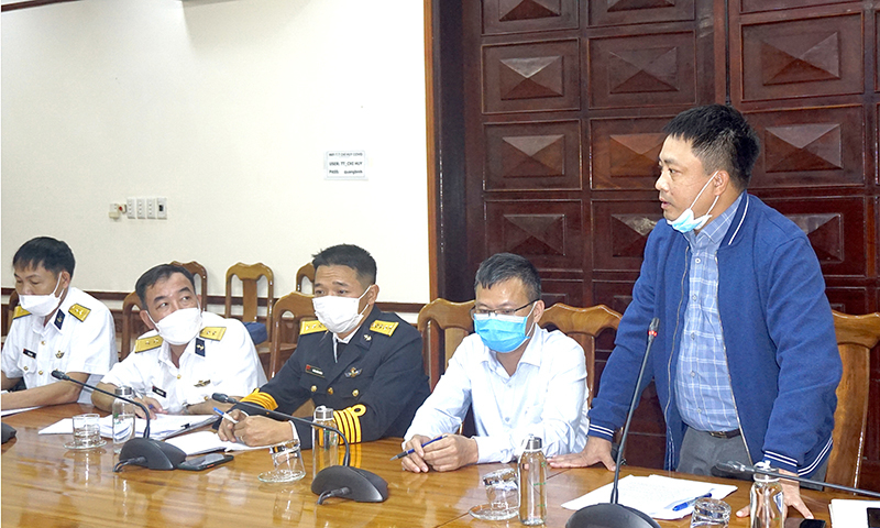 Đại diện lãnh đạo Ban quản lý dự án Điện 2 phát biểu tại cuộc họp.