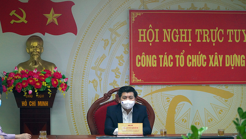 Đồng chí Trưởng ban Tổ chức Tỉnh ủy Trần Vũ Khiêm chủ trì tại điểm cầu Quảng Bình