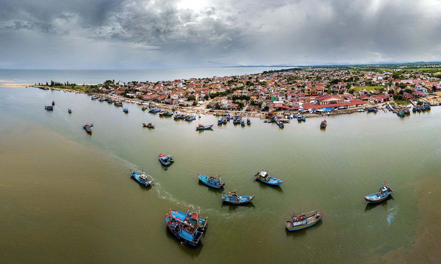 Cửa biển sông Loan. Ảnh: Trần An