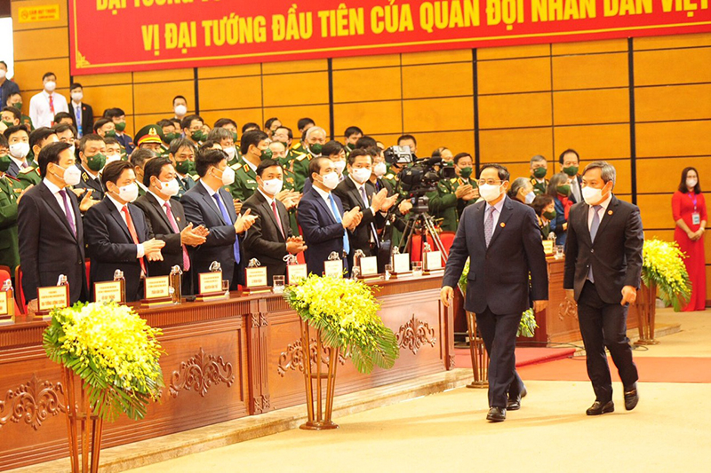 Các đồng chí lãnh đạo Đảng, Nhà nước và lãnh đạo tỉnh Quảng Bình tham dự lễ kỷ niệm 110 năm Ngày sinh Đại tướng Võ Nguyên Giáp. (Ảnh: Hoàng An)