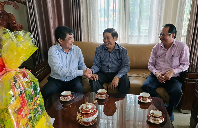  Đồng chí Đoàn Ngọc Lâm, Phó Chủ tịch Thường trực UBND tỉnh đến thăm, chúc Tết gia đình đồng chí Nguyễn Xuân Quang, nguyên Ủy viên Ban Thường vụ Tỉnh ủy, nguyên Phó Chủ tịch Thường trực UBND tỉnh.