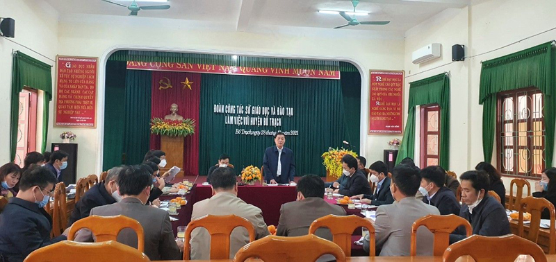 Huyện Bố Trạch và Sở GD-ĐT bàn các biện pháp phát triển sự nghiệp giáo dục trên địa bàn huyện.