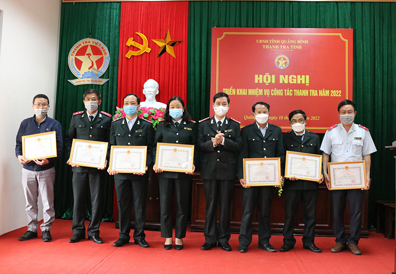 Các tập thể, cá nhân có thành tích xuất sắc năm 2021 được Chánh thanh tra tỉnh tặng giấy khen  