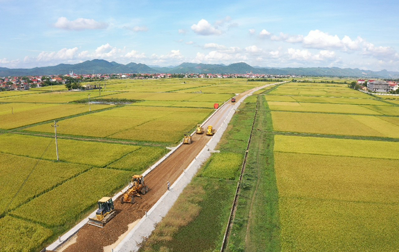 Công trình bảo đảm nguồn nước sinh hoạt, sản xuất cho 22 xã ở hạ lưu sông Gianh thuộc TX. Ba Đồn và huyện Quảng Trạch. Ảnh: Bách Chiến.