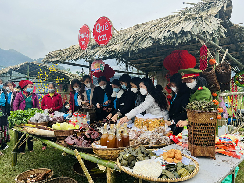Quầy “Tạp hóa 0 đồng” tại xã Trường Sơn.