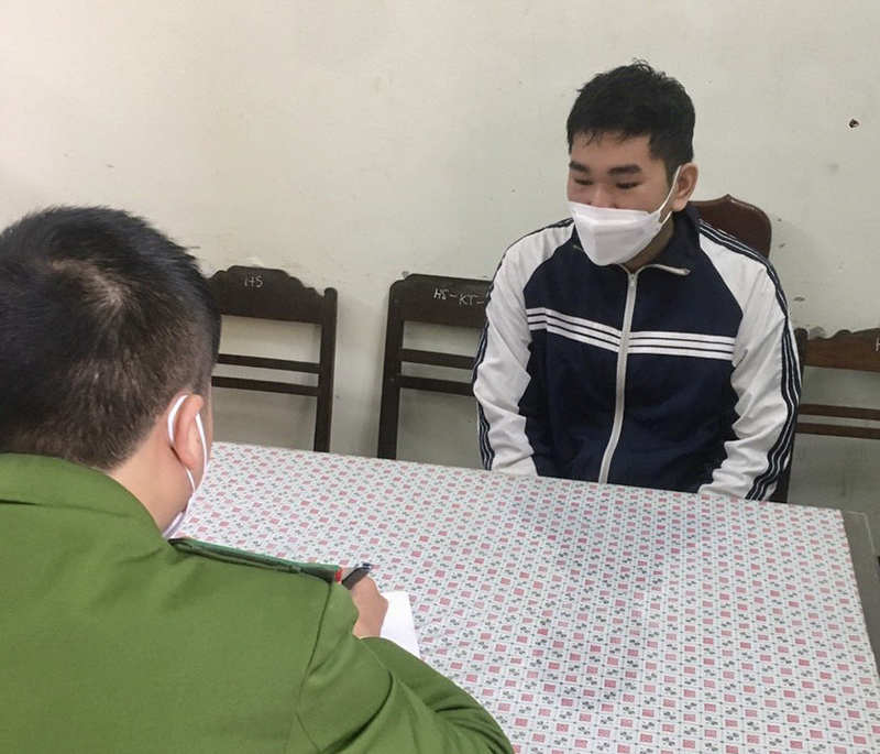 Đối tượng Trịnh Quang Huy tại cơ quan công an