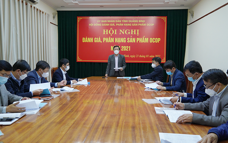 Các đại biểu dự hội nghị đánh giá, phân hạng sản phẩm OCOP tỉnh năm 2021