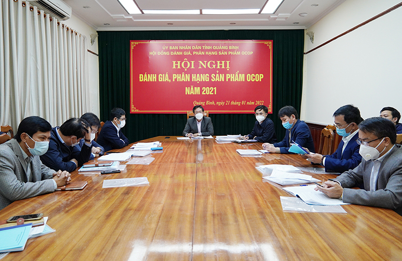 Các đại biểu dự hội nghị đánh giá, phân hạng sản phẩm OCOP tỉnh năm 2021