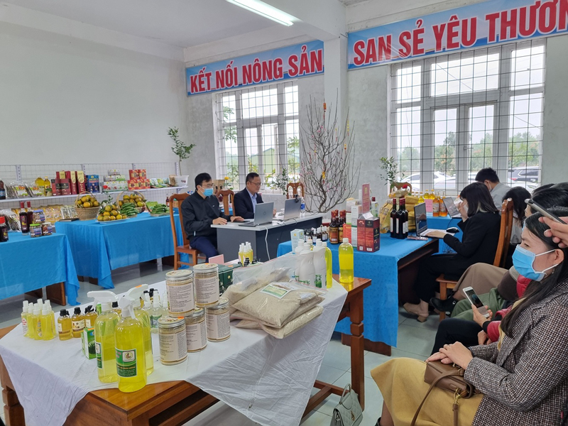 Chương trình kết nối nông sản- san sẻ yêu thương” được thực hiên bằng hình thức trực tuyến.