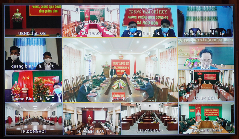 Lãnh đạo huyện Lệ Thủy báo cáo tình hình chống dịch trên địa bàn.