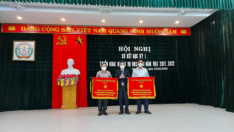 Các tập thể được nhận Cờ thi đua của Chủ tịch UBND tỉnh 